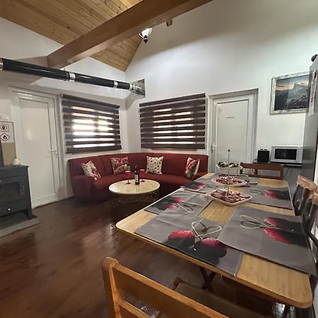 Holiday home Cherry House *